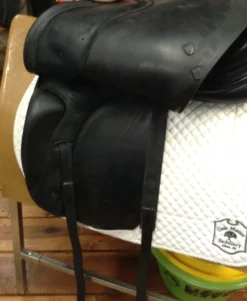Prestige Dressage Saddle - 17" -Equestrian Supplies Store IMG 3971