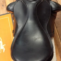 PDS Carl Hester Collection Monoflap Dressage Saddle -Equestrian Supplies Store IMG 4304