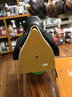 Equipe EK-26 Monoflap Jump Saddle- 17.5" -Equestrian Supplies Store IMG 4506 scaled