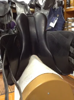 Equipe EK-26 Monoflap Jump Saddle- 17.5" -Equestrian Supplies Store IMG 4510 scaled