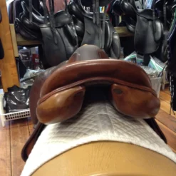 Devoucoux Barritz O Jump Saddle - 16.5" -Equestrian Supplies Store IMG 4595
