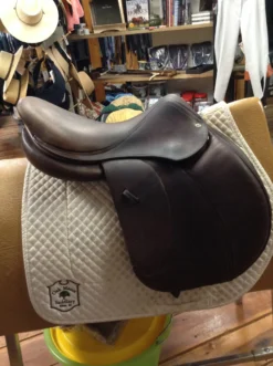SOLD - Voltaire Palm Beach Jump Saddle 2017 - 17" -Equestrian Supplies Store IMG 4628 scaled