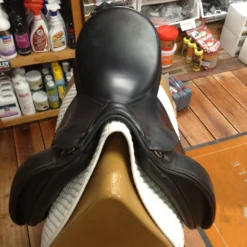 Prestige Dressage Saddle - 18" -Equestrian Supplies Store IMG 4788