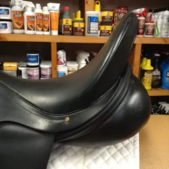 Albion SLK Dressage Saddle - 17.5" -Equestrian Supplies Store IMG 4888