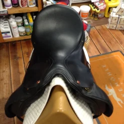 Albion SLK Dressage Saddle - 17.5" -Equestrian Supplies Store IMG 4893
