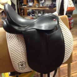 Albion SLK Dressage Saddle - 17.5" -Equestrian Supplies Store IMG 4895