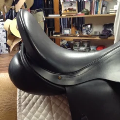 Albion SLK Dressage Saddle - 17.5" -Equestrian Supplies Store IMG 4897