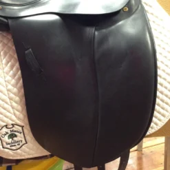 Albion SLK Dressage Saddle - 17.5" -Equestrian Supplies Store IMG 4898