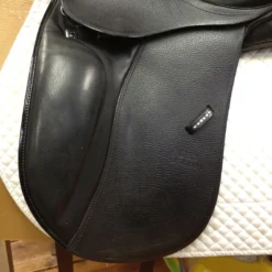 Stubben D Euphoria Dressage Saddle - 17" 18 Stubben D Euphoria Dressage Saddle - 17" -Equestrian Supplies Store IMG 5090