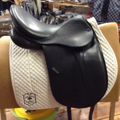 Stubben D Euphoria Dressage Saddle - 17" 22 Stubben D Euphoria Dressage Saddle - 17" -Equestrian Supplies Store IMG 5094