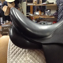 Stubben D Euphoria Dressage Saddle - 17" 24 Stubben D Euphoria Dressage Saddle - 17" -Equestrian Supplies Store IMG 5096
