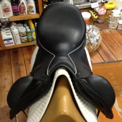 SOLD - Custom Saddlery Wolfgang Solo Dressage Saddle - 18" -Equestrian Supplies Store IMG 5141