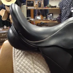 SOLD - Custom Saddlery Wolfgang Solo Dressage Saddle - 18" -Equestrian Supplies Store IMG 5145