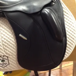 SOLD - Custom Saddlery Wolfgang Solo Dressage Saddle - 18" -Equestrian Supplies Store IMG 5146