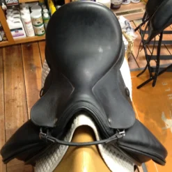 Custom Saddlery Revolution Dressage Saddle - 17" -Equestrian Supplies Store IMG 5254