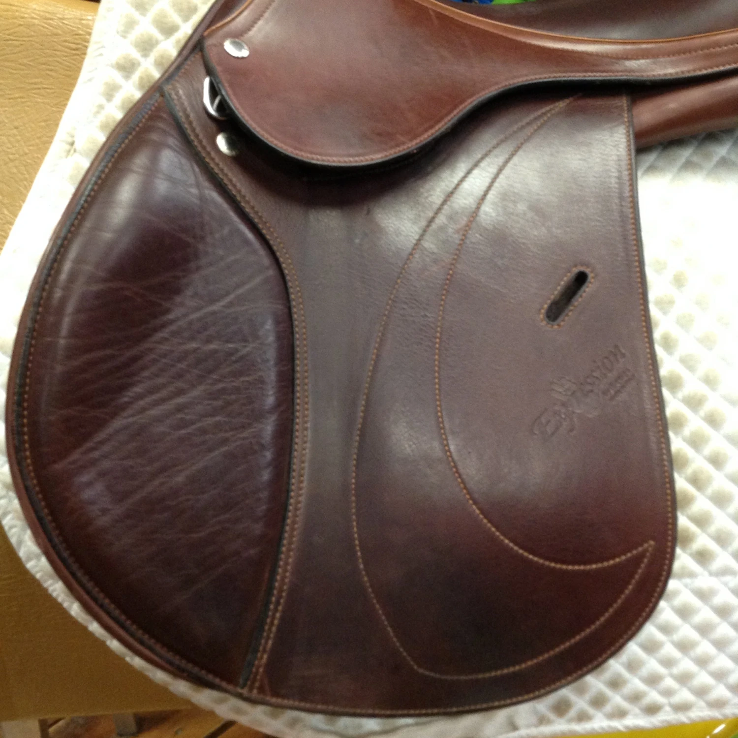 Equipe Expression Jump Saddle - 17.5" 4 Equipe Expression Jump Saddle - 17.5" - Image 4