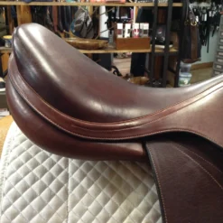 Equipe Expression Jump Saddle - 17.5" 27 Equipe Expression Jump Saddle - 17.5" -Equestrian Supplies Store image f1dfbc55 15e4 4535 b8c4 c304846d96d6